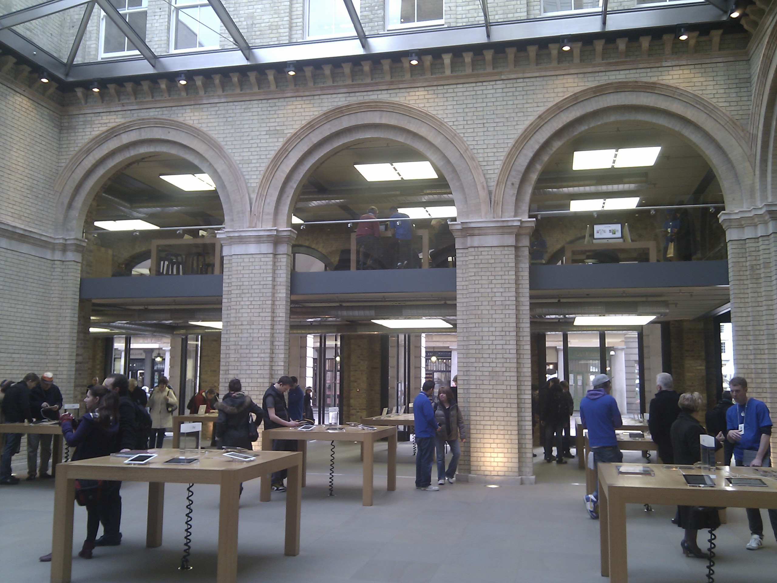 Store Cathedral Or Museum Apple S Flagship In Covent Garden